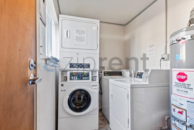 Building Photo - 6000 Bayview Ave