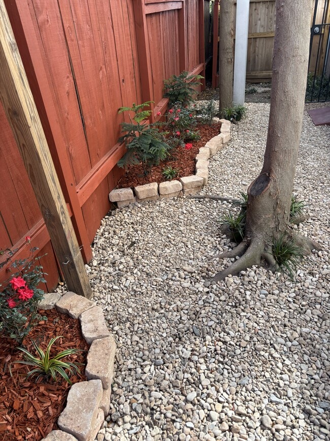 Building Photo - 2909 Albany St