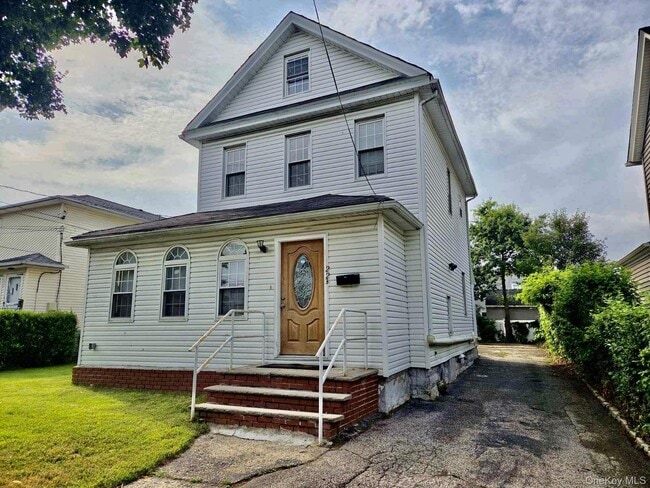 Primary Photo - 223 Jackson Ave
