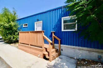 Building Photo - 1033 Rivas St