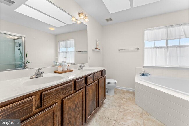 Building Photo - 2552 Blue Water Blvd