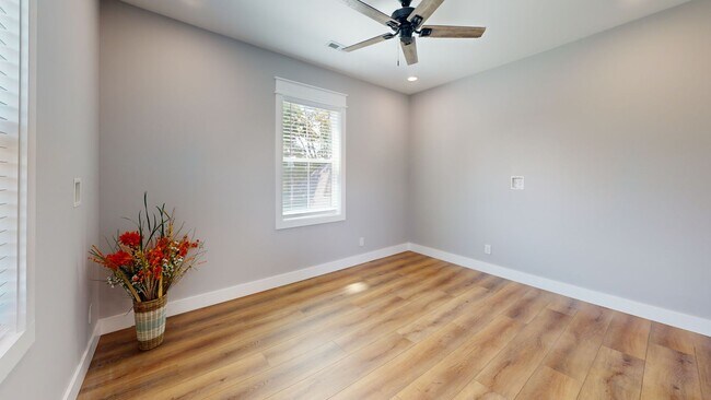 Building Photo - 5BR Townhome in Fort Sanders | Walk to UTK