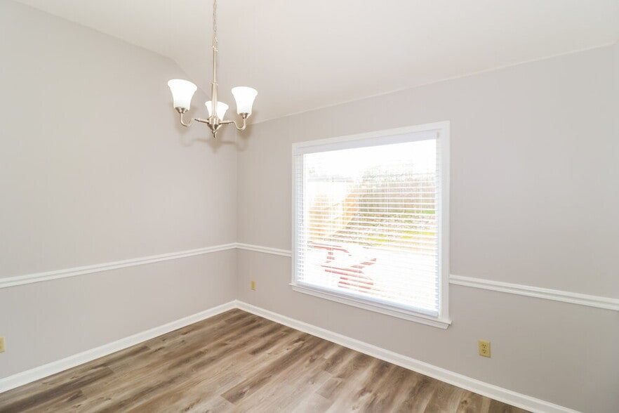Building Photo - 9355 Helmsley Dr