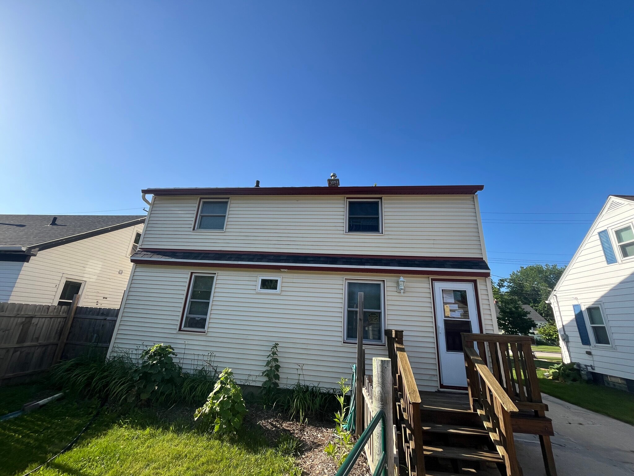 Private outside entrance - 1923 24th St