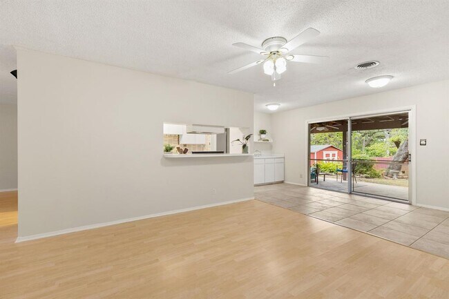 Building Photo - 6203 Greentree Ln