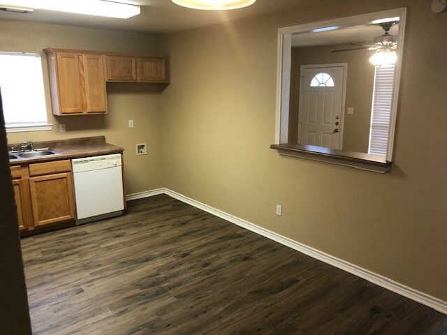 Building Photo - 1012 N Brents Ave