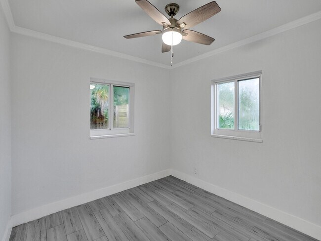Building Photo - 601 NE 59th Ct