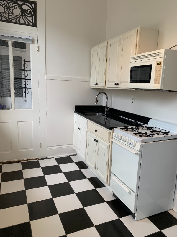 Building Photo - 7114 Freret St