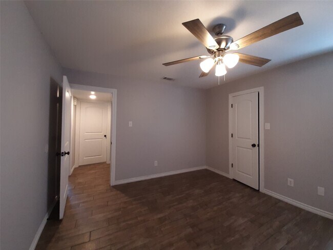 Building Photo - 9707 Richmond Ave.