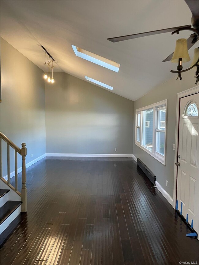 Primary Photo - 10 Berry Ct