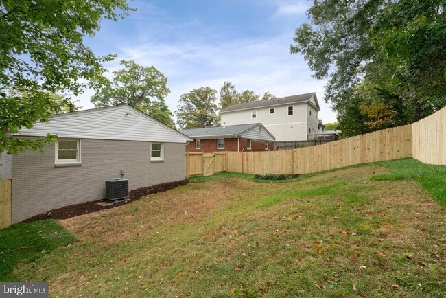 Building Photo - 2711 Groveton St