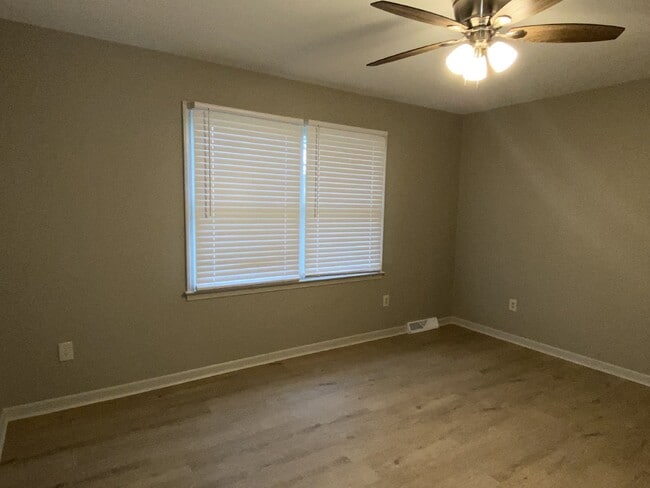 Building Photo - "Charming 2-Bedroom Duplex in Simpsonville...