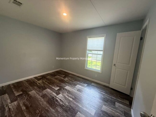 Building Photo - Gorgeous 3/2 Brooksville Available Now !