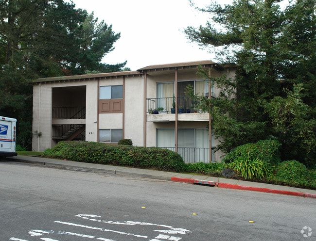 Building Photo - Courtland Apartments