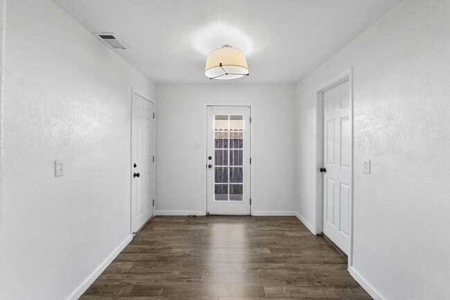 Building Photo - Beautiful Vacaville Home Near Parks, Schools & Shopping