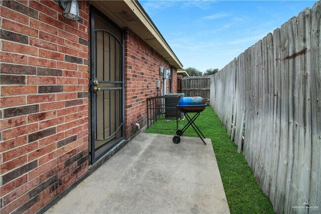 Building Photo - 1803 S Horse St