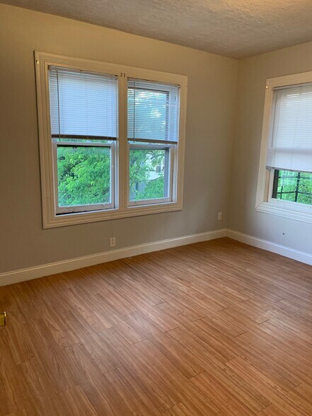 Building Photo - 2372 Harper Ave