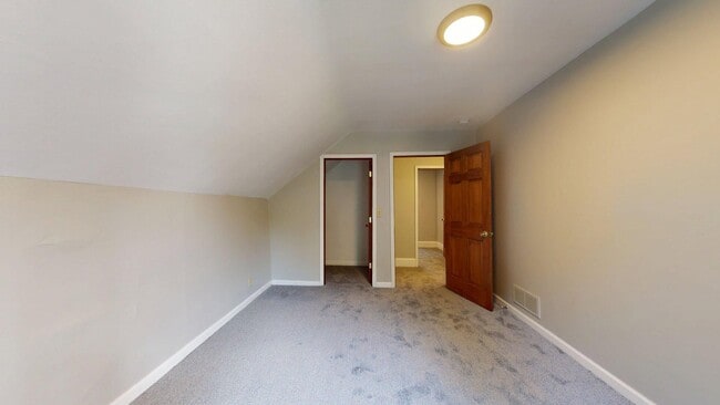 Building Photo - Madison/W.95th neighborhood : 3 bedroom/1 bath single family house available NOW.