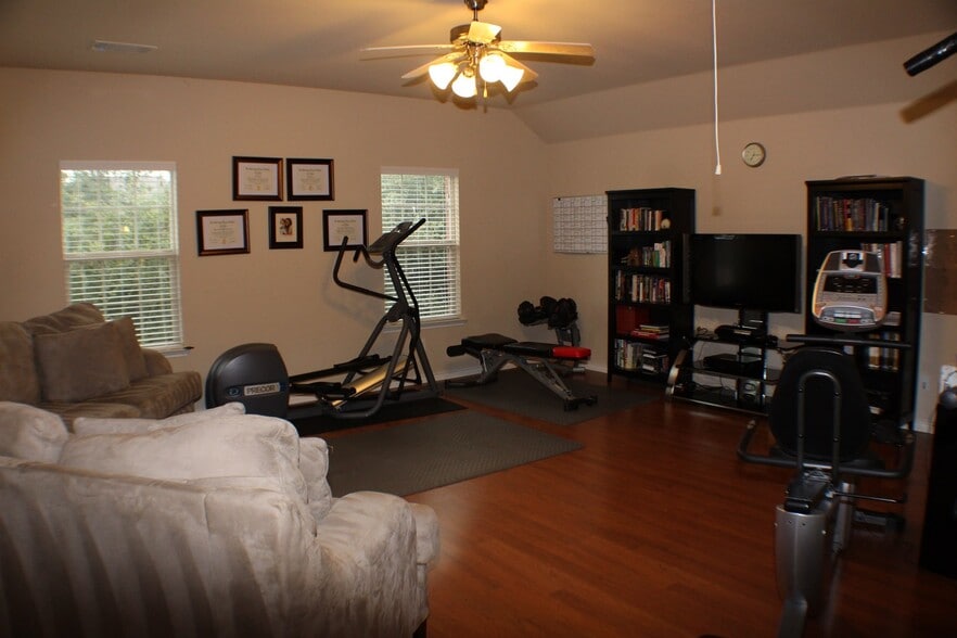 Building Photo - 1614 Westfield way