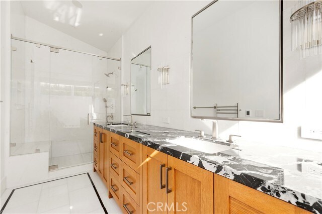 Building Photo - 420 Emerald Bay