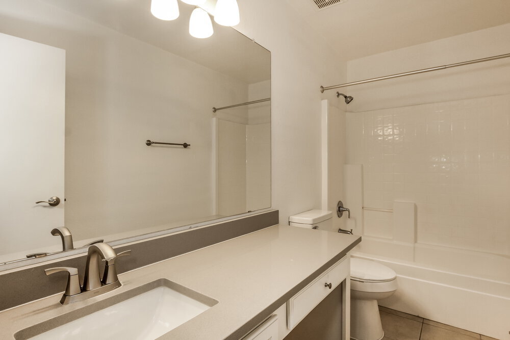 Building Photo - 2255 E Parkside Ln