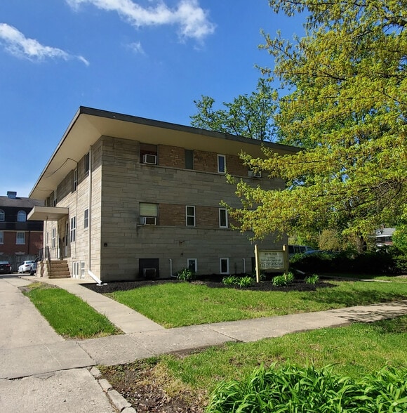 Building Photo - 811 W Hill St
