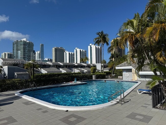 Building Photo - 350 Poinciana Island Dr