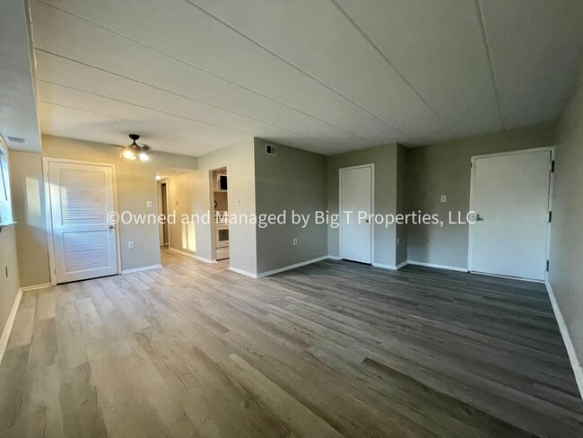 Building Photo - 125-U Clubhouse Dr SW