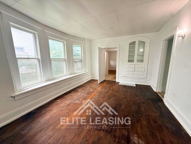 Building Photo - 1529 SW Polk St