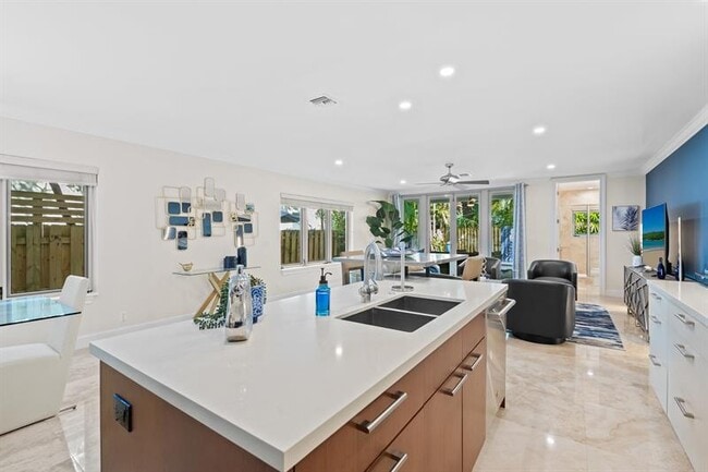 Building Photo - 122 NE 16th Terrace