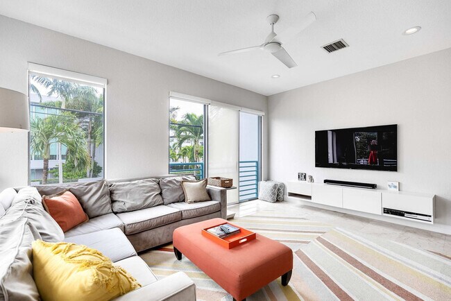 Building Photo - 1412 SE 2nd St