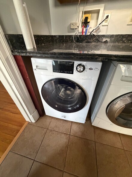 Building Photo - 7555 Byron Pl