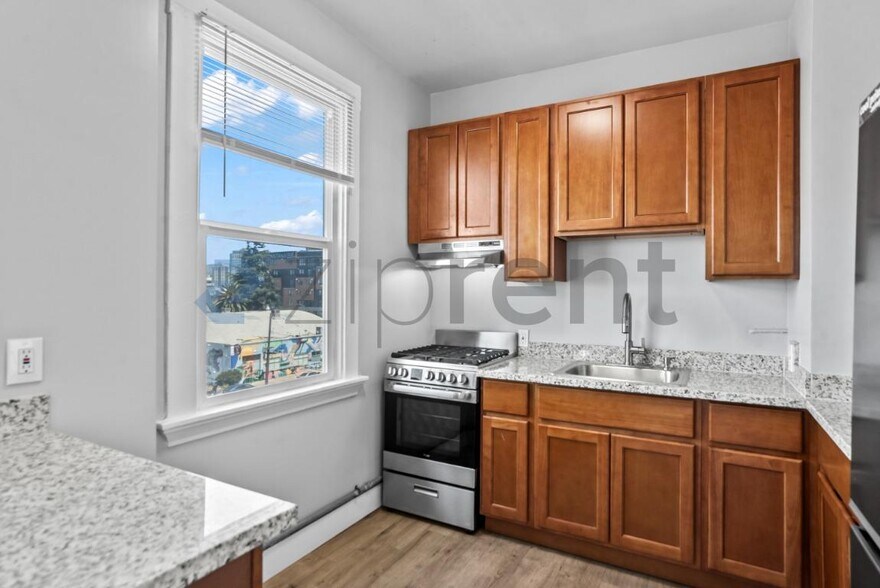 Building Photo - Unit 411