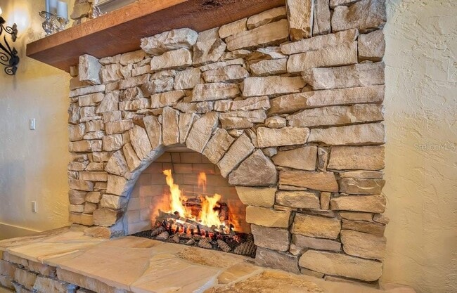 Building Photo - 10577 Down Lakeview Cir