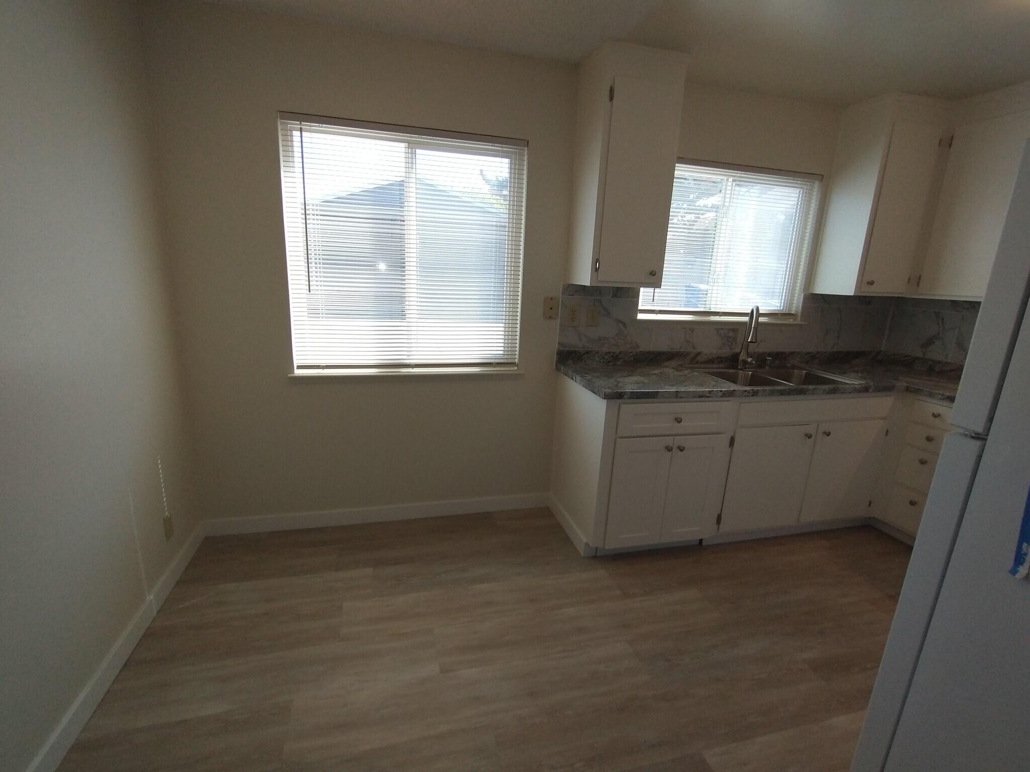 Spacious kitchen with new flooring! - 5289 Balhan Ct