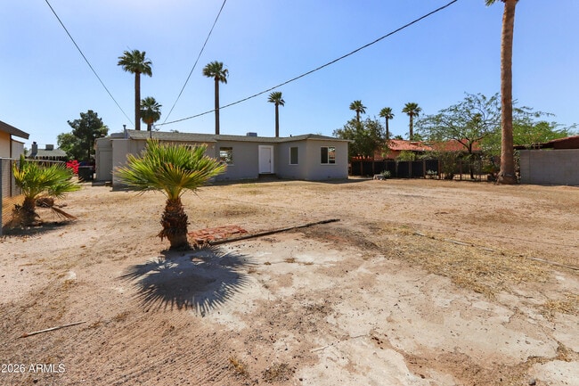 Building Photo - 919 N Gilbert Ave