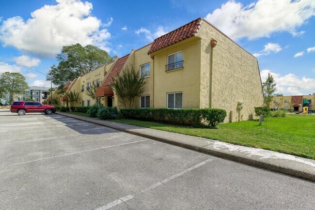Primary Photo - 3918 La Mirada Dr N