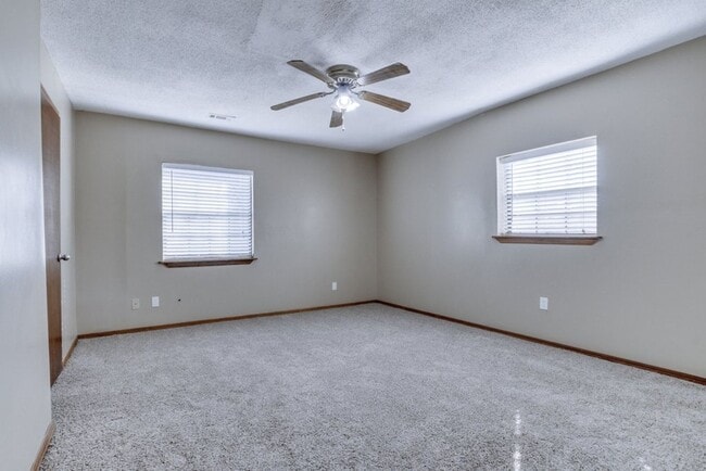 Building Photo - 3 bed, 2 bath home in Midwest City