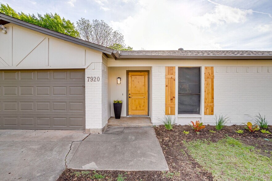 Building Photo - 7920 Lazy Brook Dr