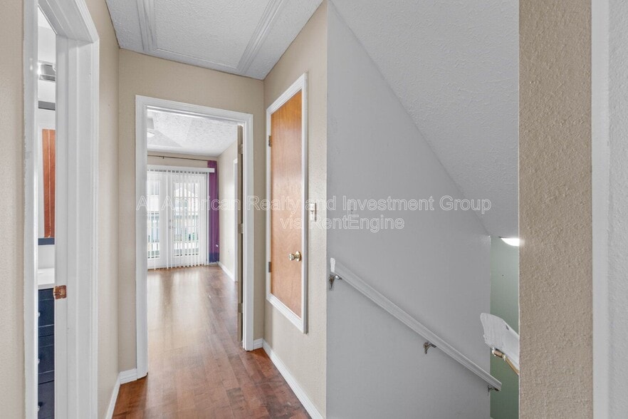 Building Photo - 1815 Pointed Leaf Ln
