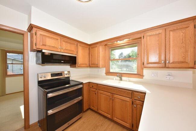 Building Photo - 8601 N Manor Ln