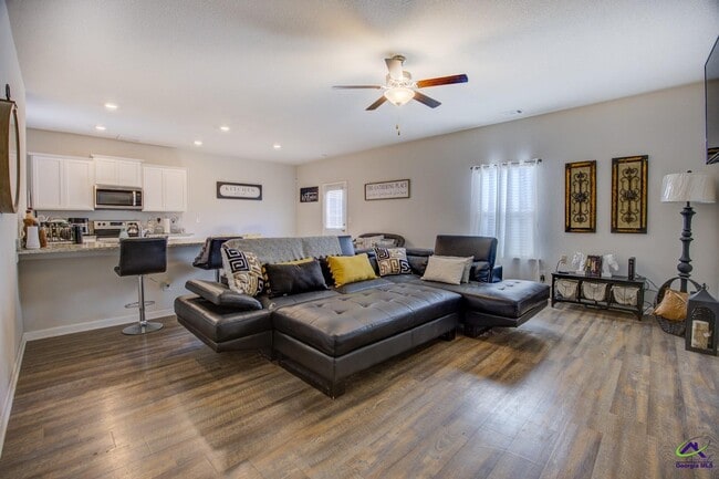 Building Photo - 3294 Bridgewood Dr