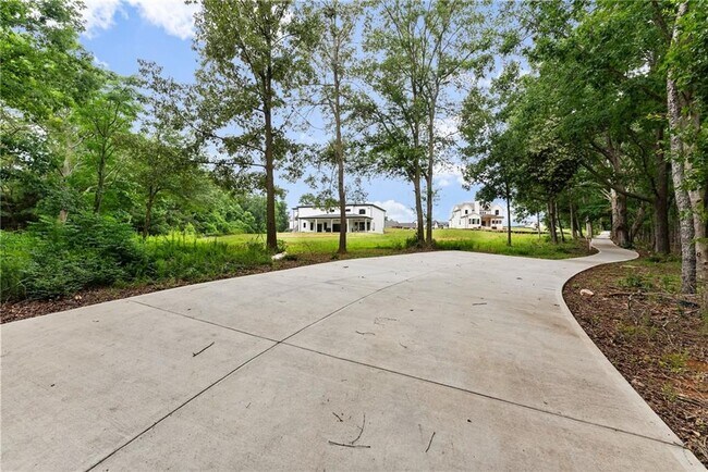 Building Photo - 151 S Pointe Dr