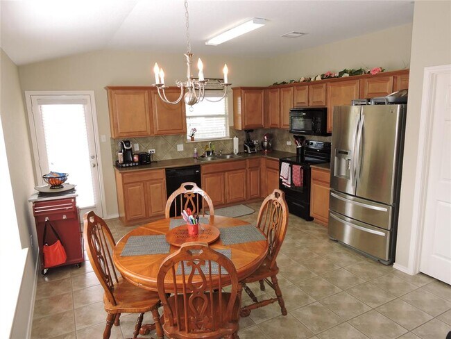 Building Photo - 912 Washburn Dr