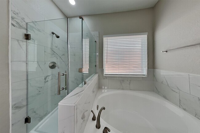 Building Photo - 16415 Lapis River Dr