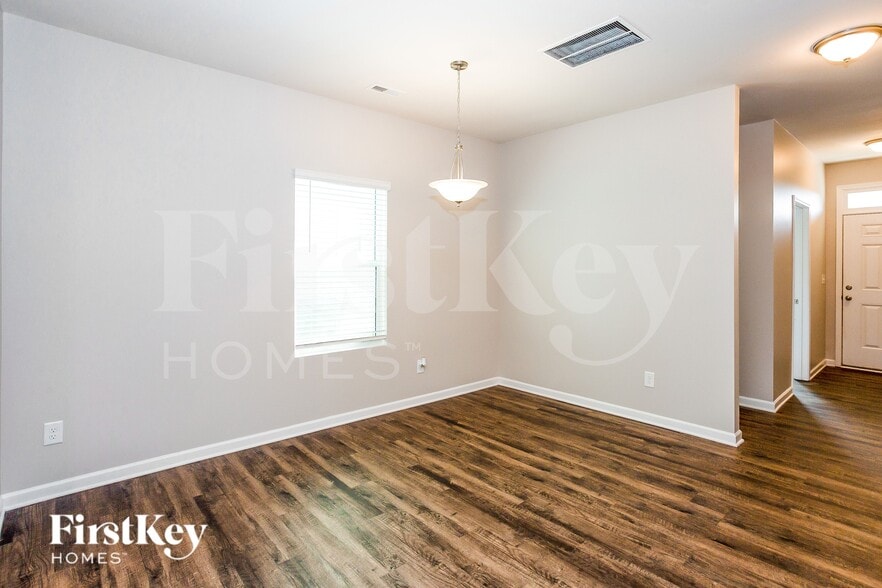 Building Photo - 10724 Rivergate Dr NW