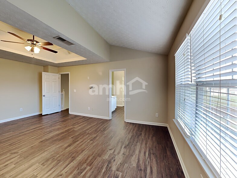 Building Photo - 602 Thrasher Ct
