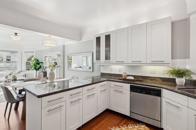 Building Photo - Bernal Heights: Remodeled Unfurnished Top Floor Condo w/ Garage Parking & Shared Yard