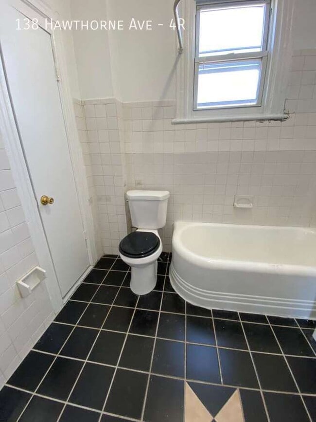 Building Photo - 138 Hawthorne Ave