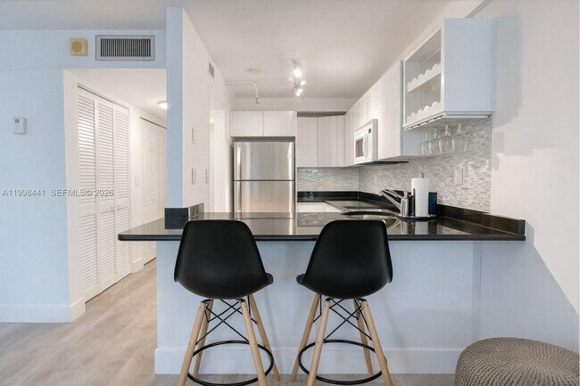 Building Photo - 1035 West Ave